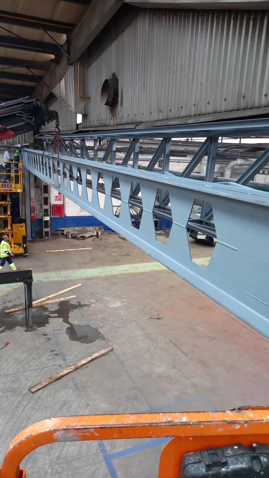 Estructura metálica industrial en taller 01 - Estructuras metálicas en Pontevedra y Galicia